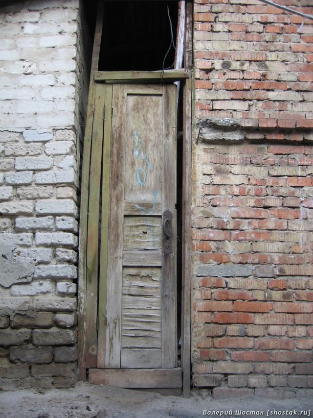 Узкая дверь