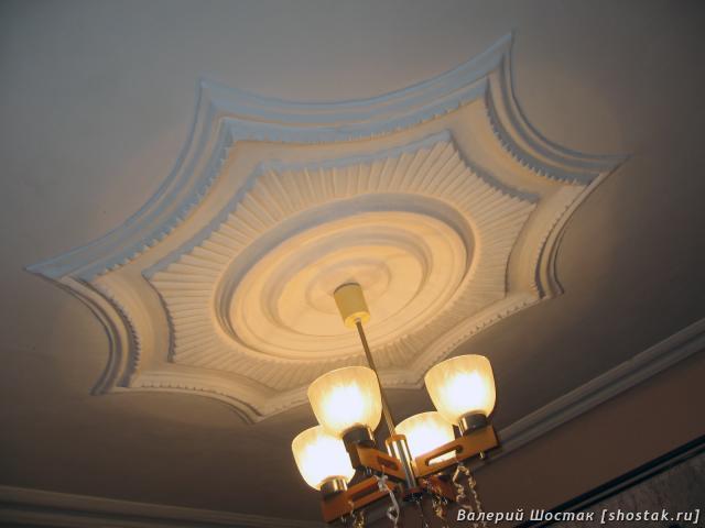 Лепнина на потолке