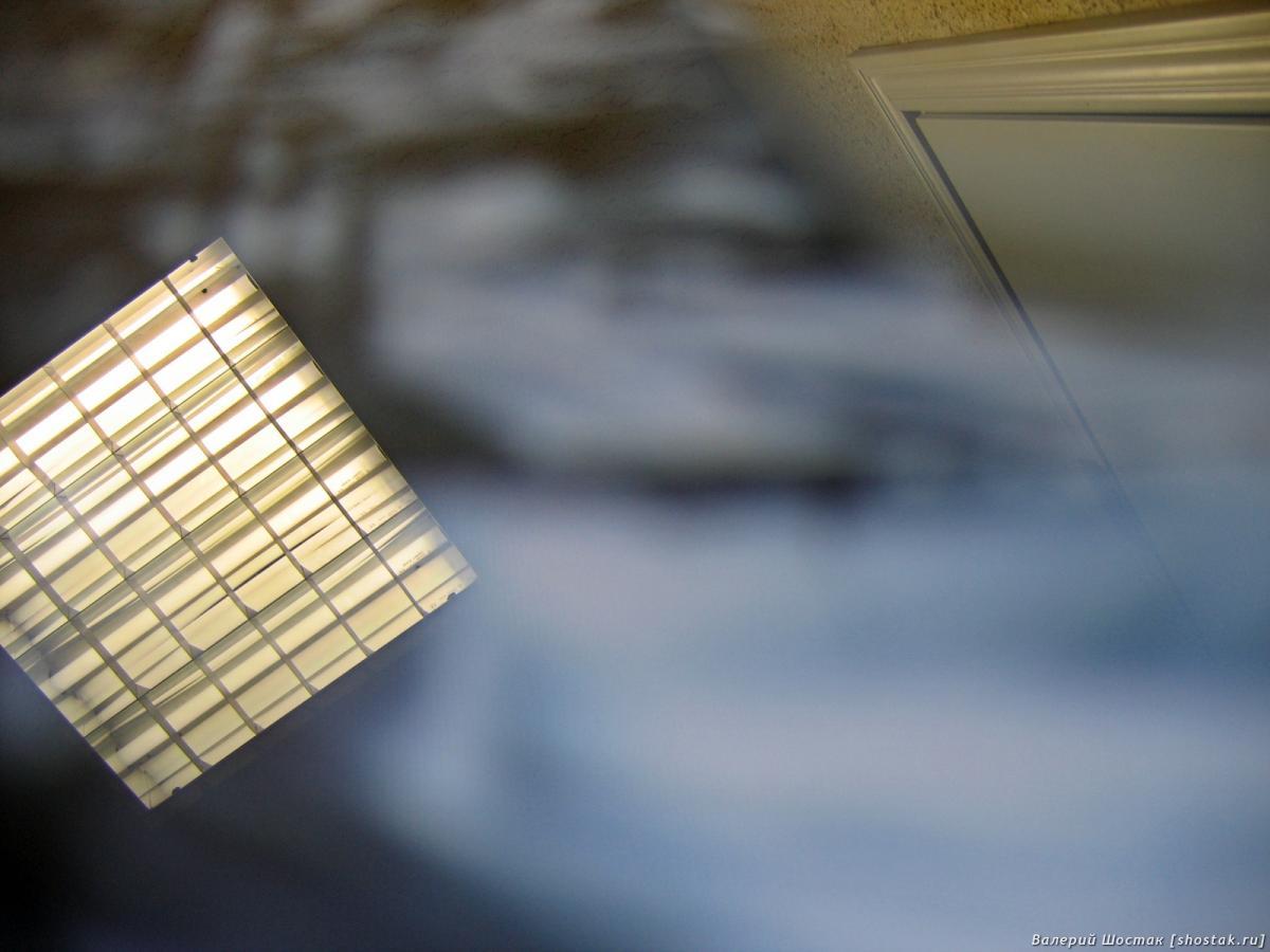 Монитор, дверь, потолок